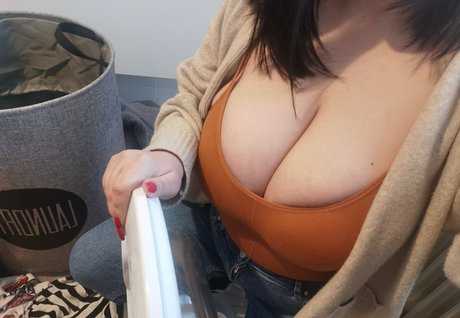 NextDoorQueen naked actress photo