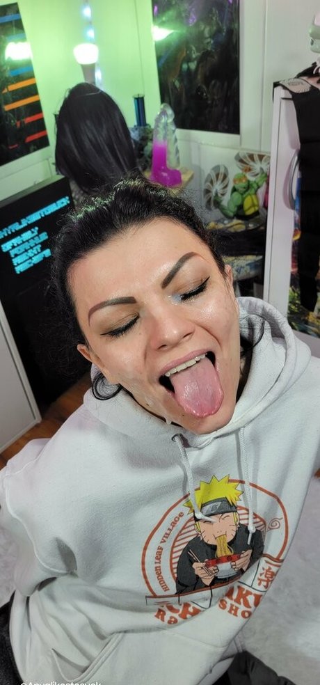 Anyalikestosuck hot actress image