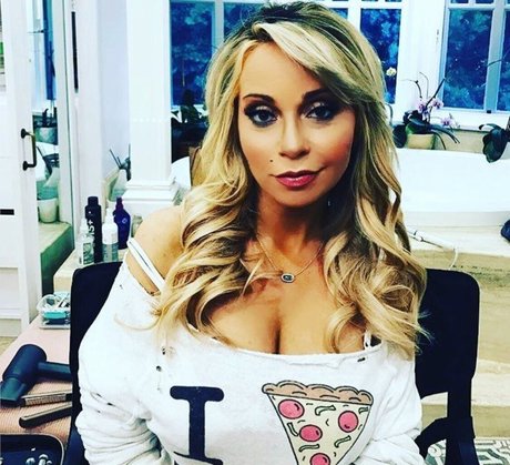 Tara Strong star pornographic images