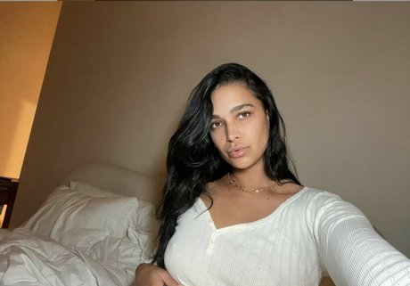 aprillovegeary art star photo