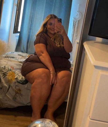 juiceefruitee star nude img