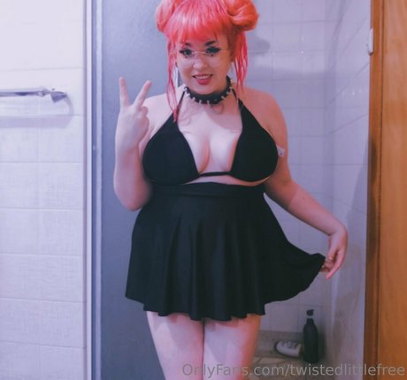 twistedlittlefree star hot picture