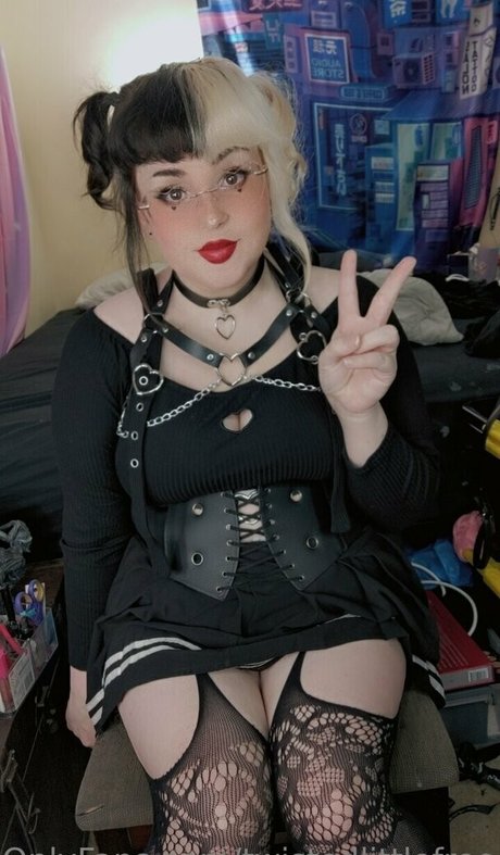 twistedlittlefree model top archive