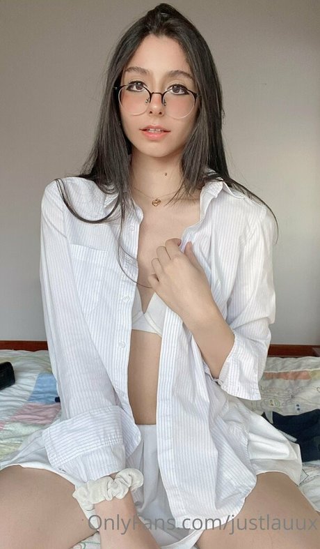 justleaax beautiful model pic