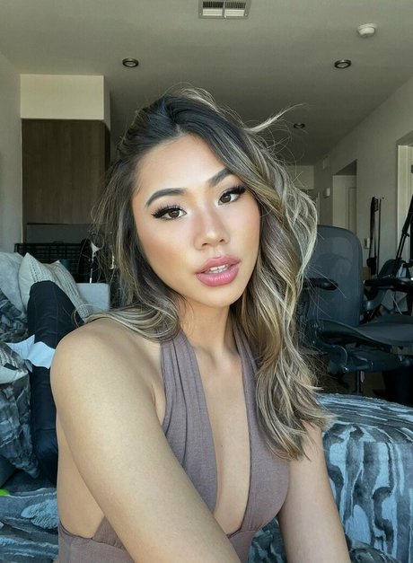 Elizaachar nude pornstar gallery