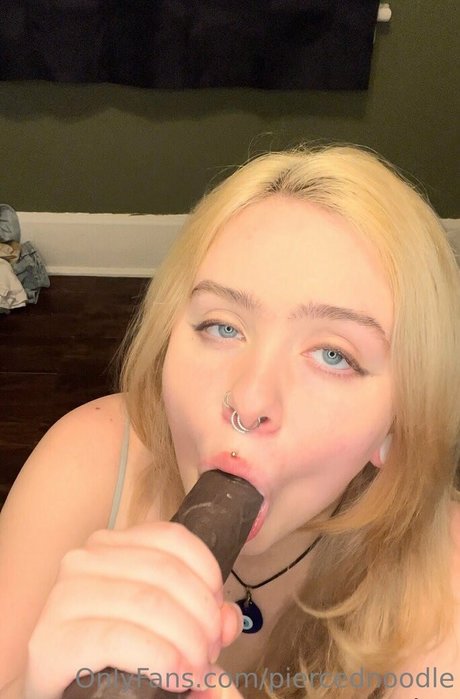 Piercednoodle pornstar sexy picture