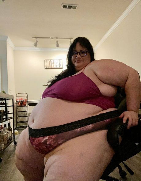 ssbbwladyjiggles hd model picture