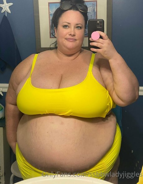 ssbbwladyjiggles star naked image