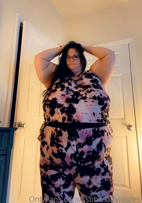 ssbbwladyjiggles best model images