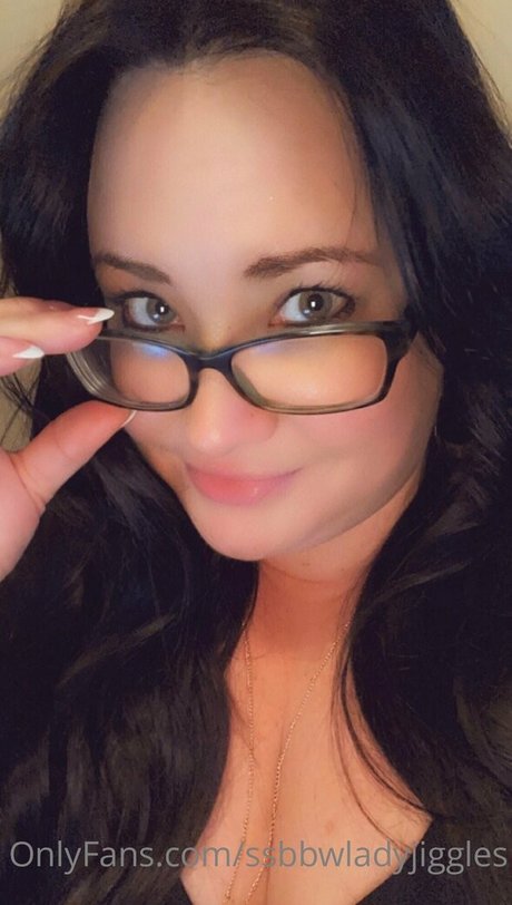 curvy cougar onlyfans porn photos