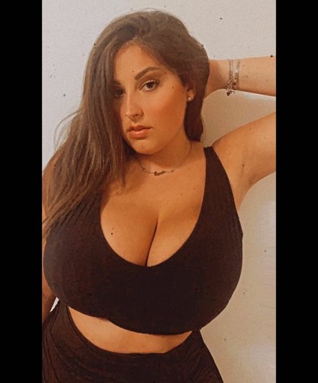 Jolanda Tummolillo model pornographic pics