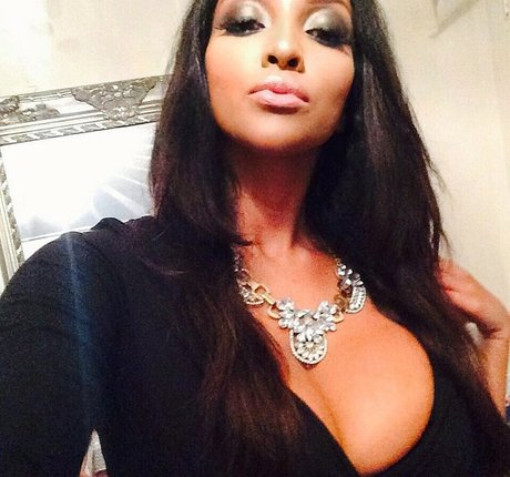 ShayLiving pretty model pics