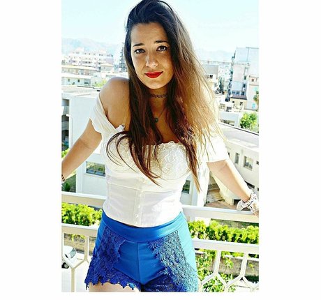 Paola Arena beautiful model pic