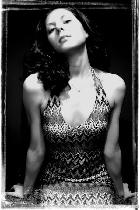 di ana fire naked actress pics