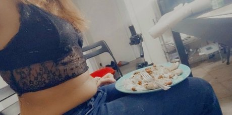 ellaeating pornographic actress photo