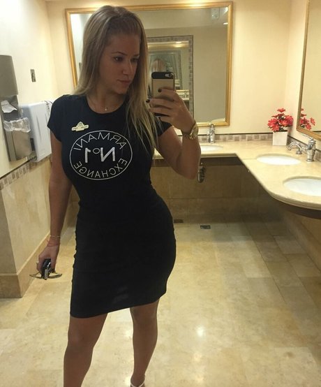 Nicolle A star hot picture