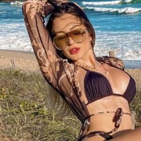 Larissa Scherrer model top images