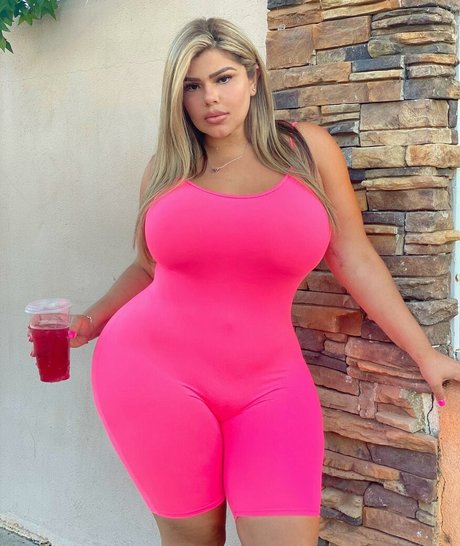 Michelle Mendez star hot img