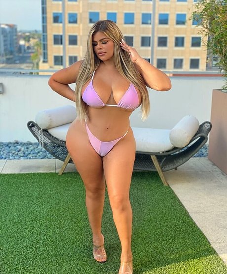 Michelle Mendez nice actress img