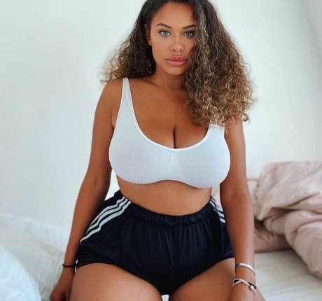 ebony sloppy onlyfans hot pics