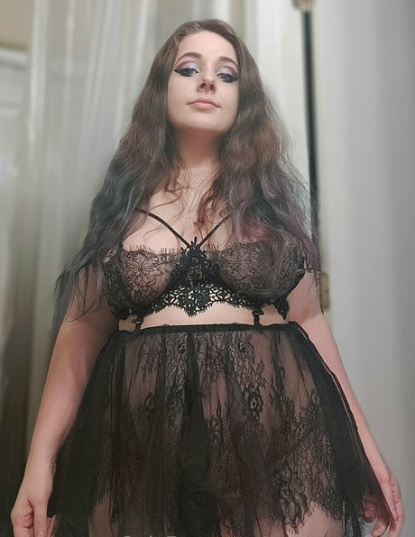 madimoonnsw star sexy photos