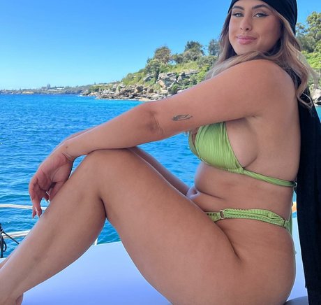 Ariella Nyssa naked model image