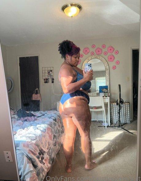 bustyebonyslxt model naked galleries