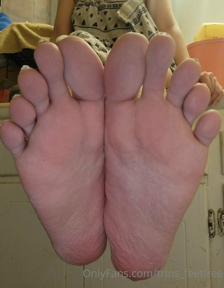 trins feetfree star pornographic photo