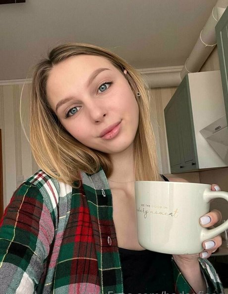 badsofiaaa pornstar free photo