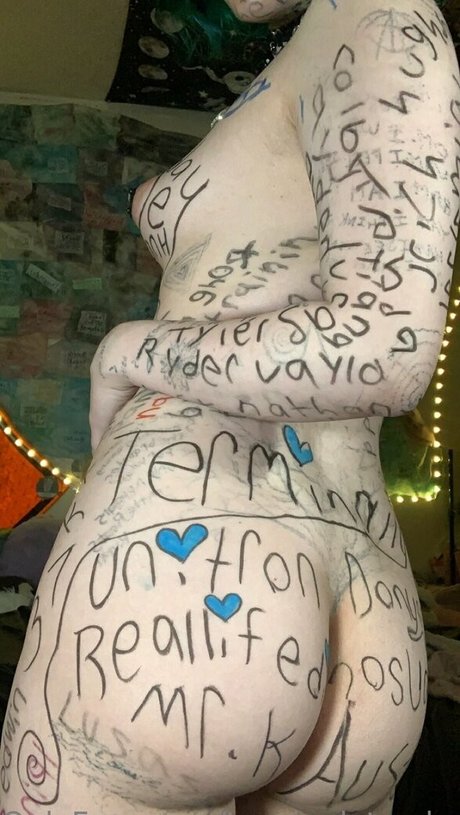 teasinglytrashed star nudes image