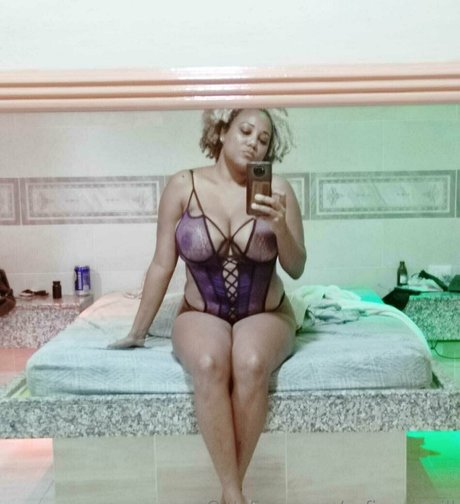 safira oneill erotic model picture