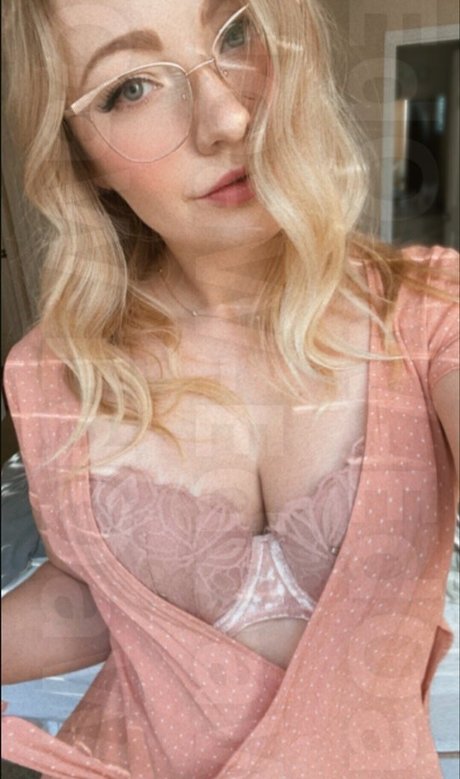 Cannibalqueen high quality actress photo