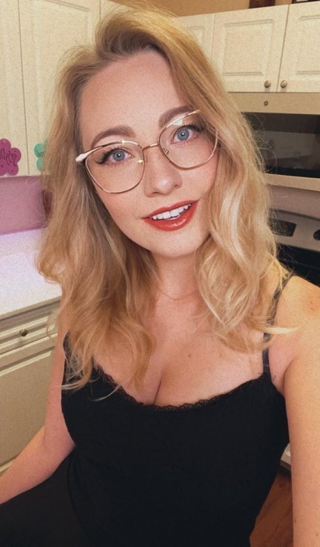 Cannibalqueen model porn photos