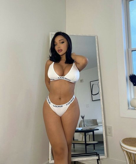 Kiara Marie model hd picture