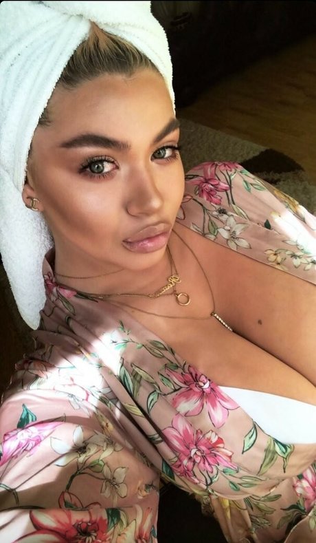 Roxana Elena exclusive model images