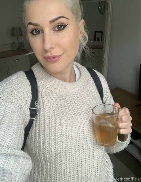 Jenny James sexy pornstar img