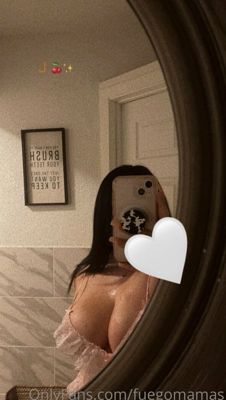 fuegomamas naked star photo