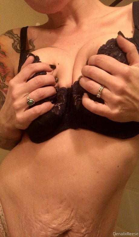 denalireese pornographic model photo