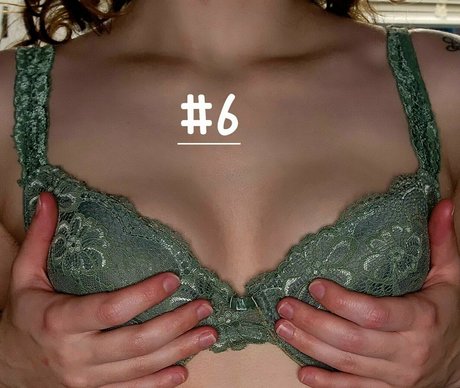 chamomileforbed beautiful model image
