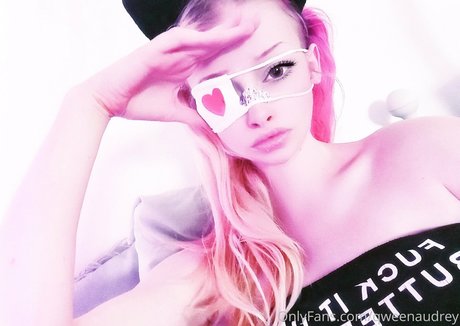 qweenaudrey star nude gallery