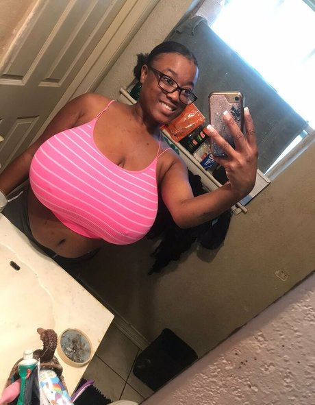 idreamofebony top profile image