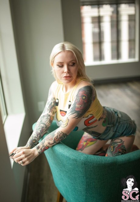 Tommilc nude model pic