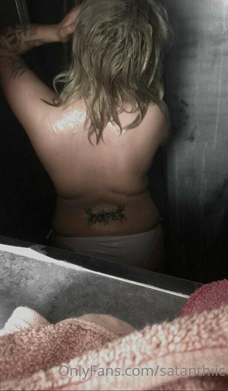satanthiic model sexy pic