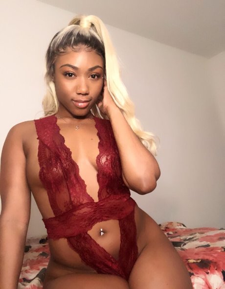 iluvchanell adult model image