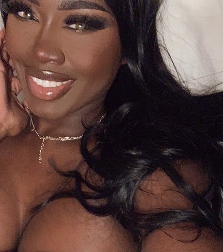 LXRYCC naked actress picture