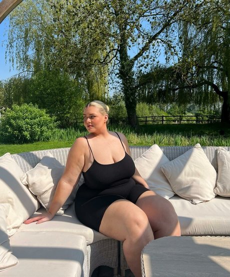Miss Honey Mia perfect star photos