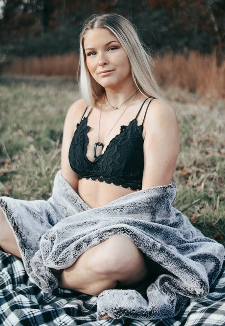 Hannah Bourque art actress photos