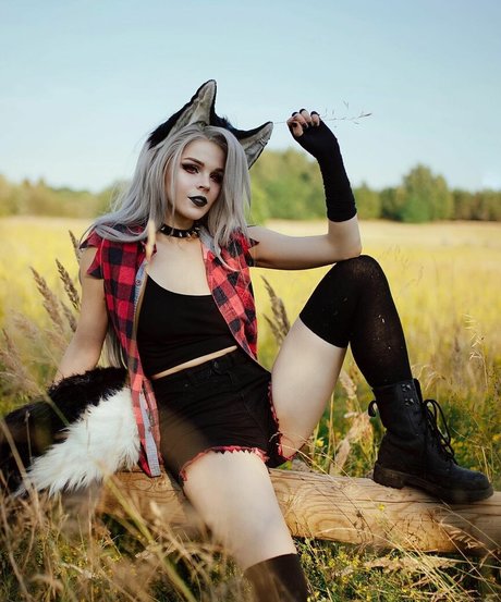 Yugoroforge sexy model img