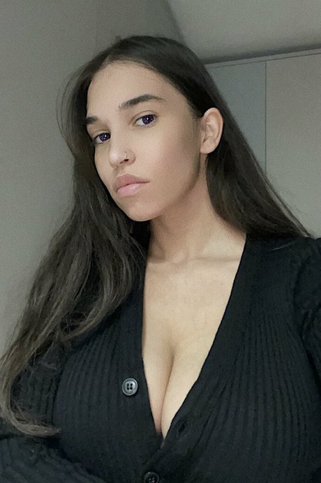 Kamilla Karieva model sexy picture