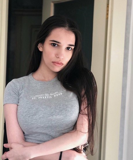 Kamilla Karieva model top images
